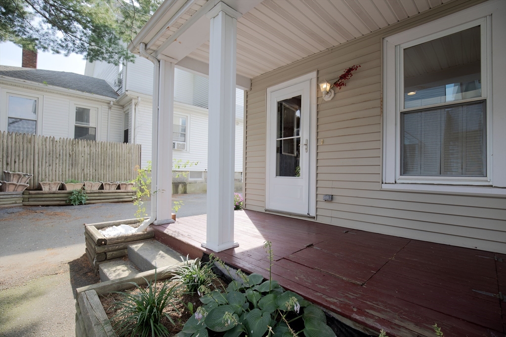 4 bed, 2 bath apartment for rent at 115 Taylor St Unit 2, Waltham — photo 3 of 40