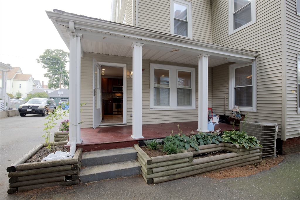 4 bed, 2 bath apartment for rent at 115 Taylor St Unit 2, Waltham — photo 4 of 40