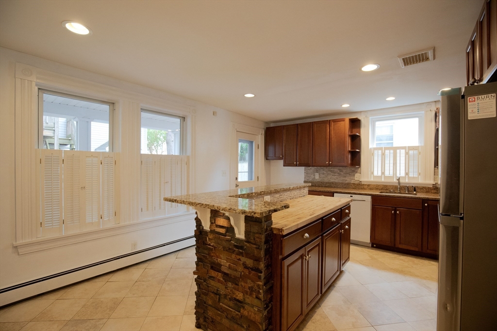 4 bed, 2 bath apartment for rent at 115 Taylor St Unit 2, Waltham — photo 8 of 40