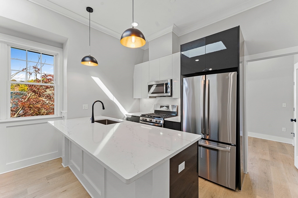 3 bed, 2 bath apartment for rent at 115 Thurston St Unit G, Winter Hill — photo 5 of 40