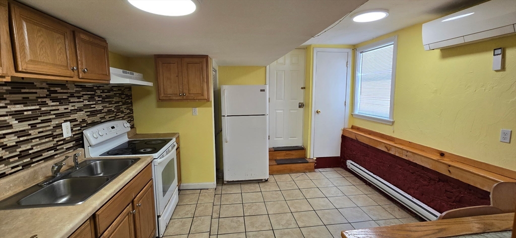 2 bed, 1 bath apartment for rent at 115 Trenton St Unit 1B, Eagle Hill — photo 1 of 10