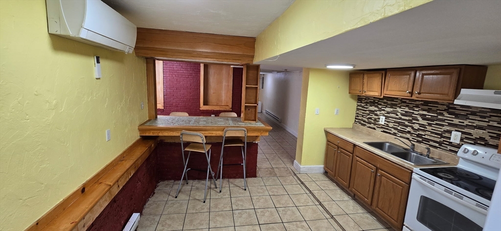 2 bed, 1 bath apartment for rent at 115 Trenton St Unit 1B, Eagle Hill — photo 3 of 10