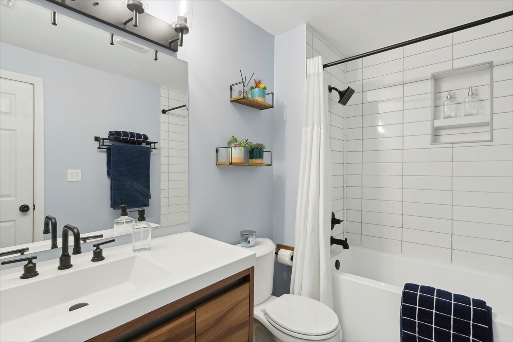 1 bed, 1 bath apartment for rent at 115 West Seventh St Unit 3, South Boston — photo 7 of 13