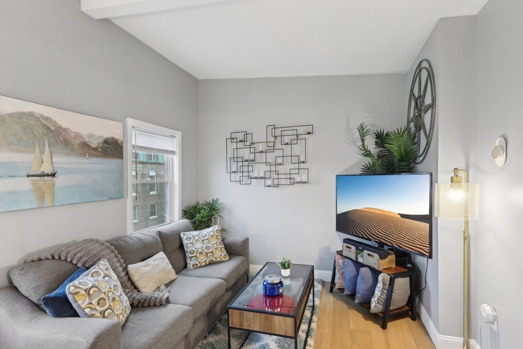 1 bed, 1 bath apartment for rent at 115 West Seventh St Unit 3, South Boston — photo 4 of 13