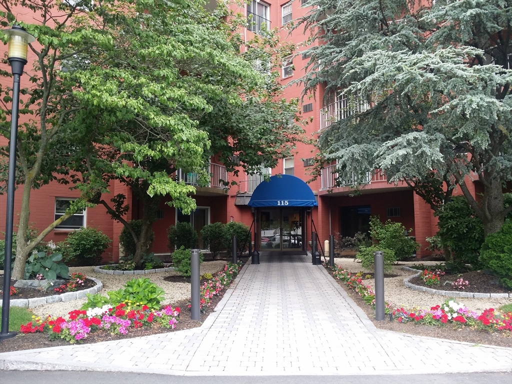 1 bed, 1 bath apartment for rent at 115 West Squantum St Unit 918, North Quincy