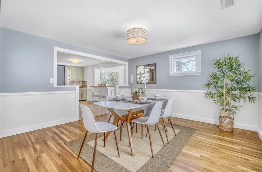 4 bed, 3 bath apartment for rent at 115 Washington St, Melrose — photo 3 of 14