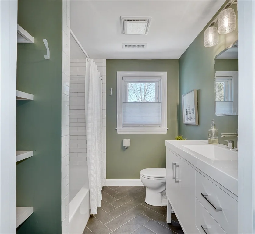 4 bed, 3 bath apartment for rent at 115 Washington St, Melrose — photo 9 of 14