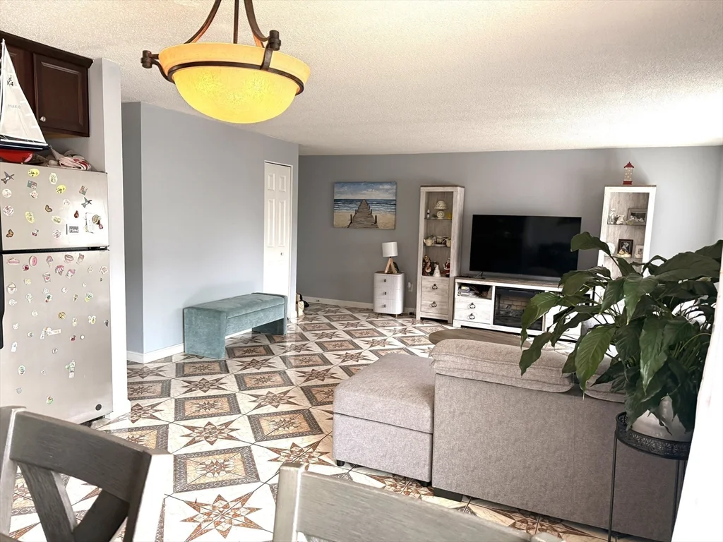 1 bed, 1 bath apartment for rent at 115 Water St Unit 13, Beverly — photo 3 of 30