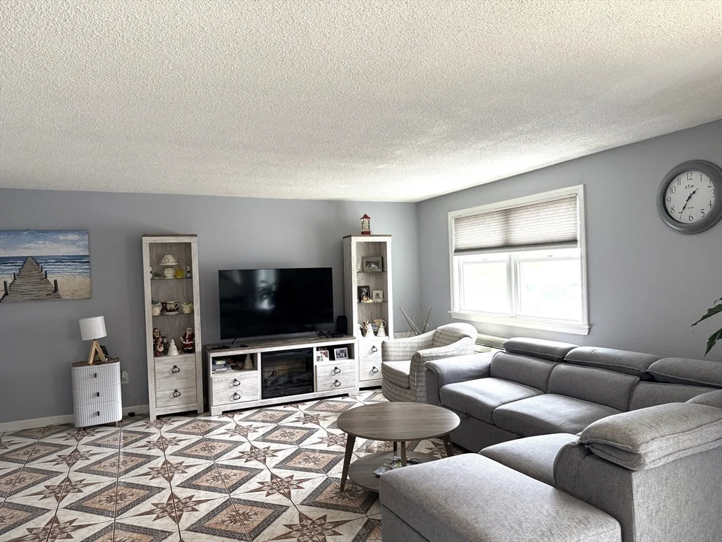 1 bed, 1 bath apartment for rent at 115 Water St Unit 13, Beverly — photo 5 of 30