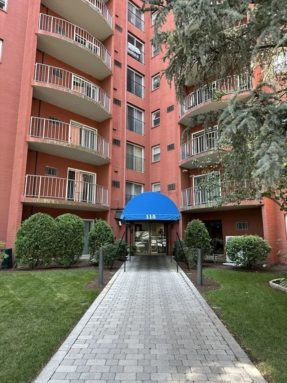 1 bed, 1 bath apartment for rent at 115 West Squantum St Unit 1114, Quincy — photo 1 of 24