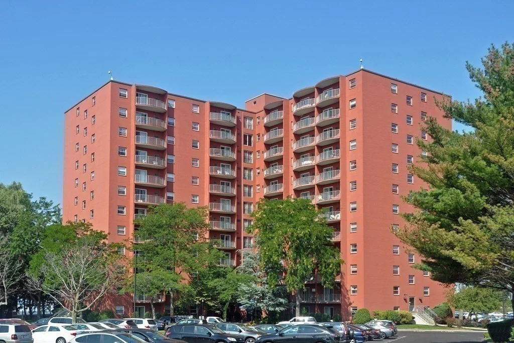 1 bed, 1 bath apartment for rent at 115 West Squantum St Unit 707, North Quincy — photo 1 of 19