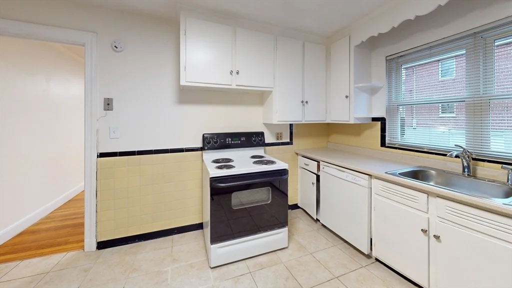 3 bed, 1 bath apartment for rent at 115 Withington Rd Unit 115, Newton — photo 2 of 13
