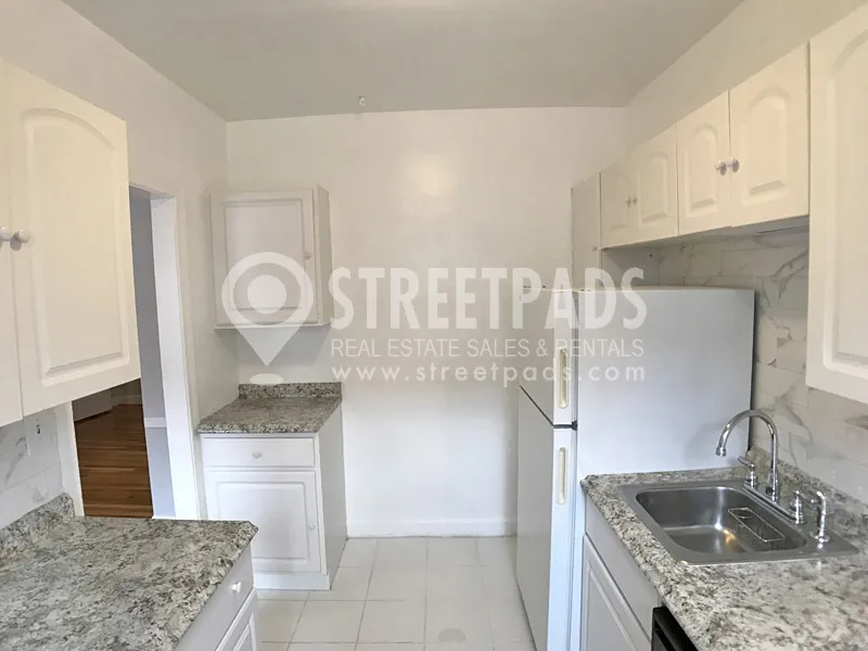 2 bed, 2 bath apartment for rent at 1151 Beacon St Unit 7, Longwood — photo 4 of 28