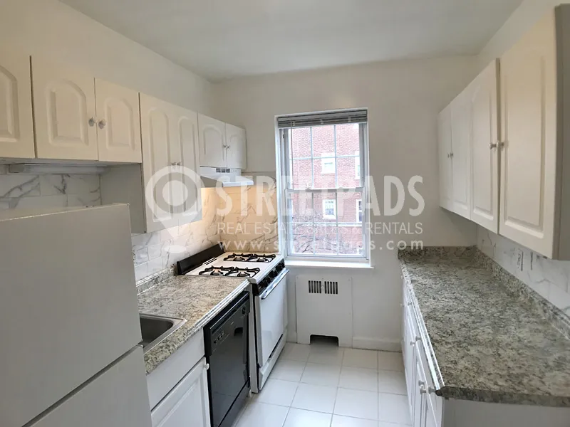 2 bed, 2 bath apartment for rent at 1151 Beacon St Unit 7, Longwood — photo 3 of 28