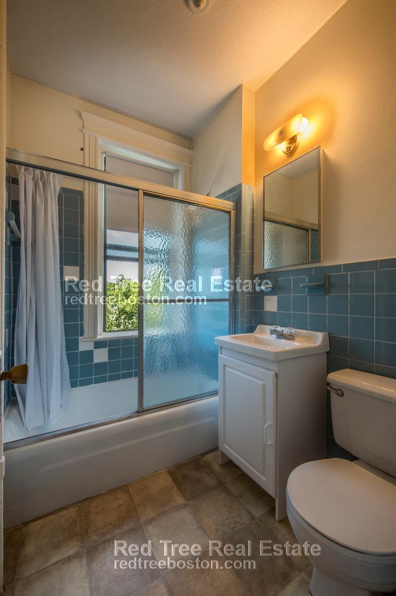 Studio bed, 1 bath apartment for rent at 1152 Commonwealth Ave Unit 17, Allston — photo 8 of 10