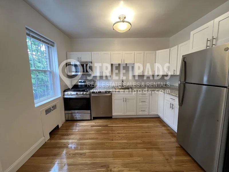 1 bed, 1 bath apartment for rent at 1153 Beacon St Unit 7, Longwood — photo 3 of 33