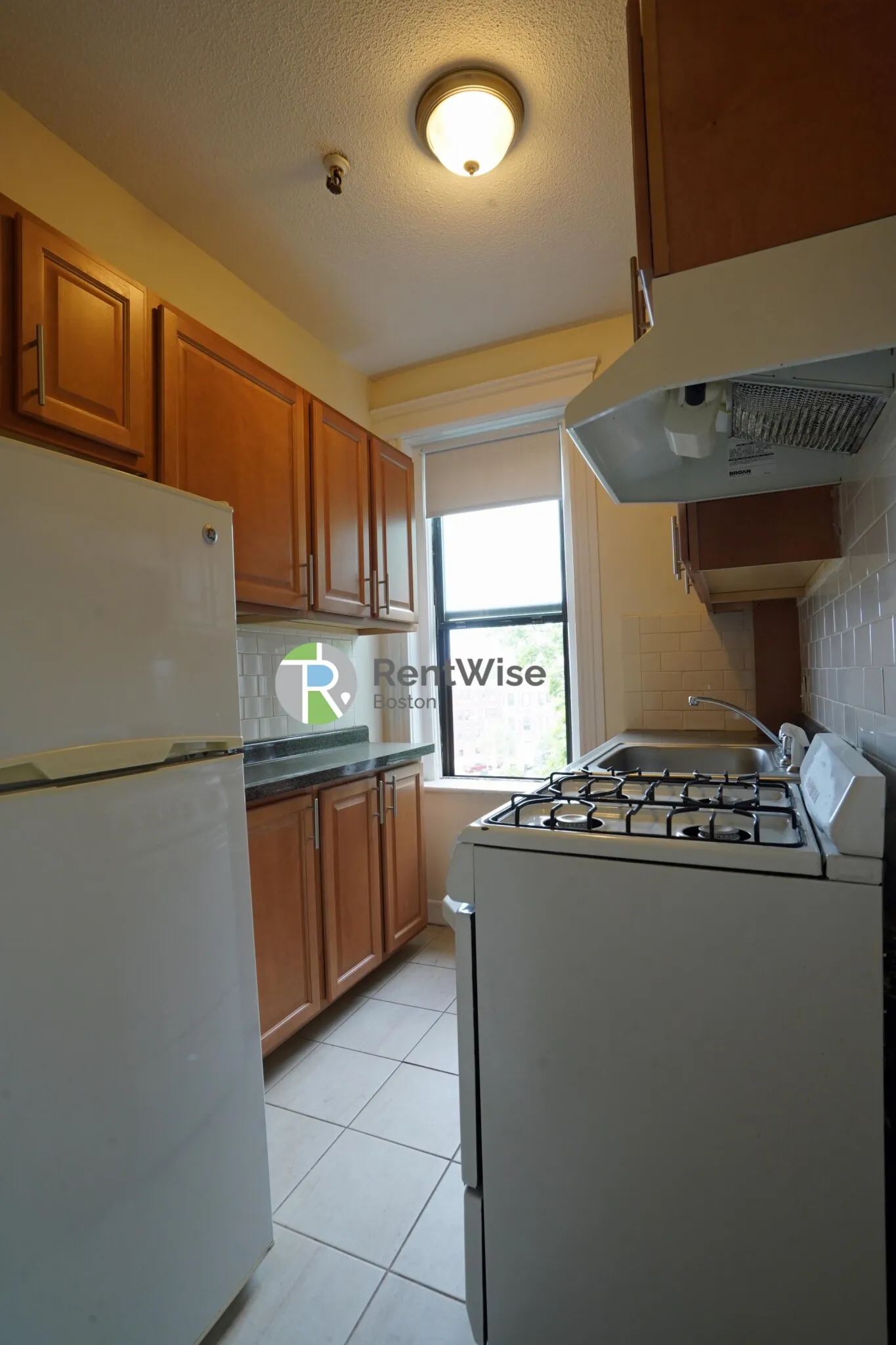 Studio bed, 1 bath apartment for rent at 1156 Commonwealth Ave Unit 43, Allston — photo 6 of 12