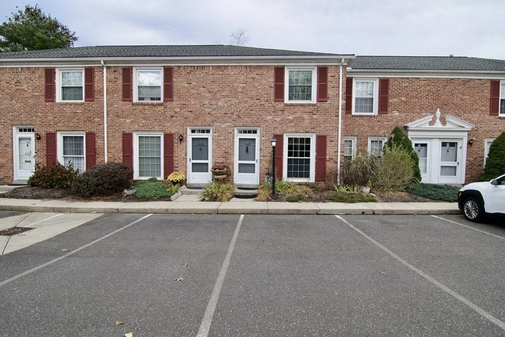 2 bed, 1 bath apartment for rent at 1157 Dickinson St Unit 1157, Forest Park — photo 2 of 30