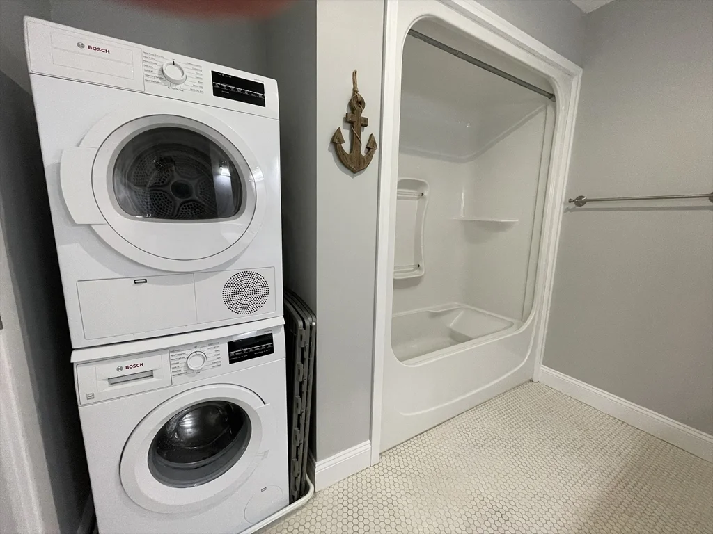 1 bed, 1 bath apartment for rent at 116-128 Rantoul Unit 405, Beverly — photo 10 of 14