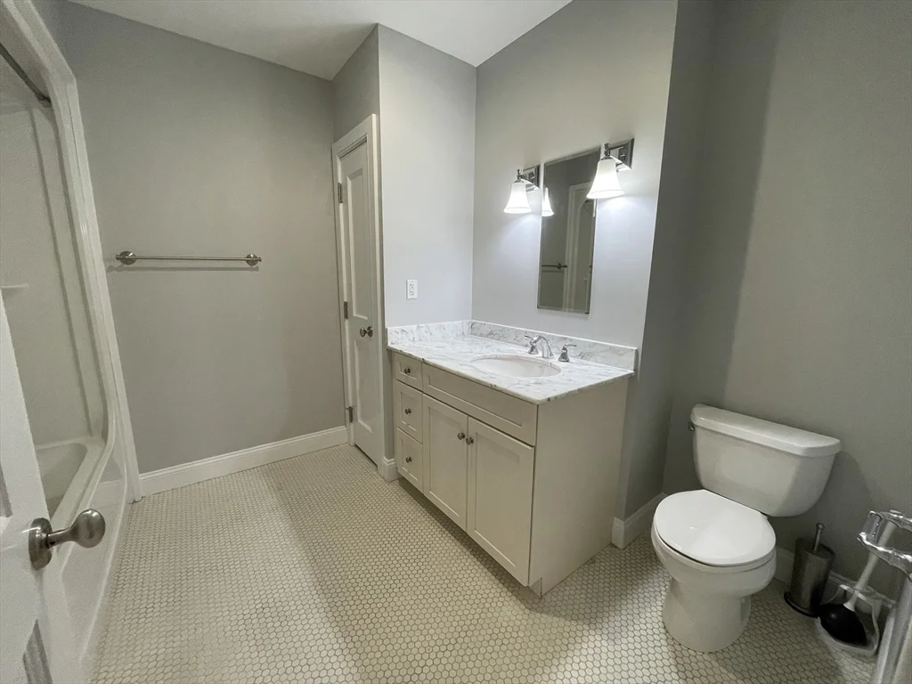 1 bed, 1 bath apartment for rent at 116-128 Rantoul Unit 405, Beverly — photo 9 of 14