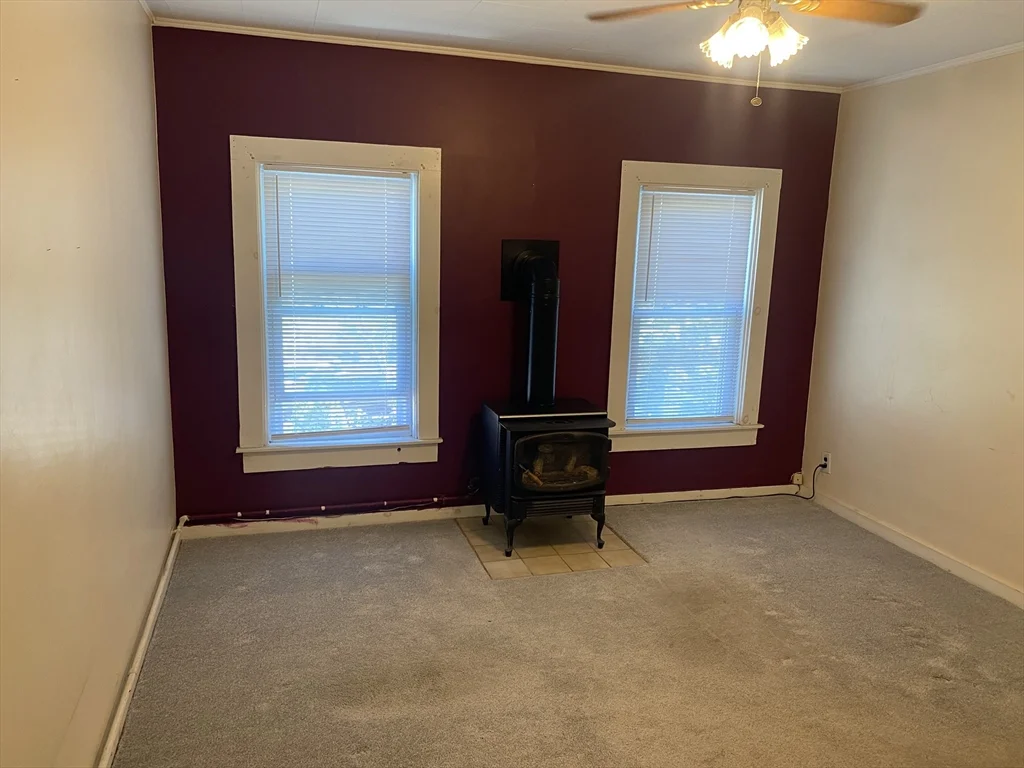3 bed, 1 bath apartment for rent at 116 Arch St Unit 2, Middleboro — photo 3 of 8