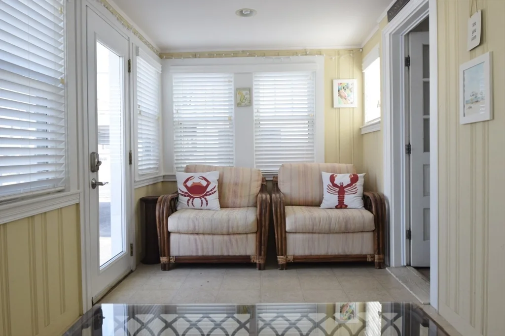 2 bed, 1 bath apartment for rent at 116 Atlantic Ave, Salisbury — photo 4 of 28
