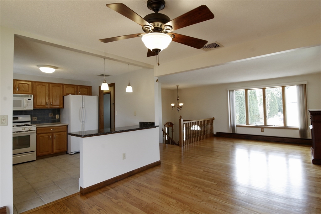3 bed, 1 bath apartment for rent at 116 Bliss St, Fall River — photo 9 of 23