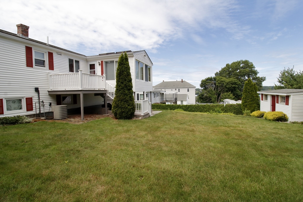 3 bed, 1 bath apartment for rent at 116 Bliss St, Fall River — photo 3 of 23