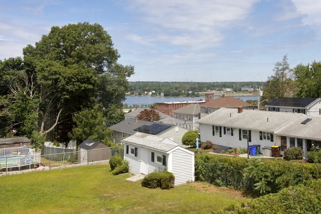 3 bed, 1 bath apartment for rent at 116 Bliss St, Fall River — photo 5 of 23