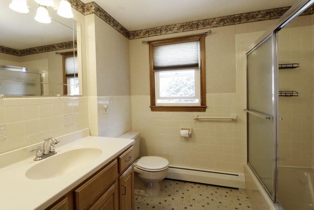 3 bed, 1 bath apartment for rent at 116 Bliss St, Fall River — photo 13 of 23