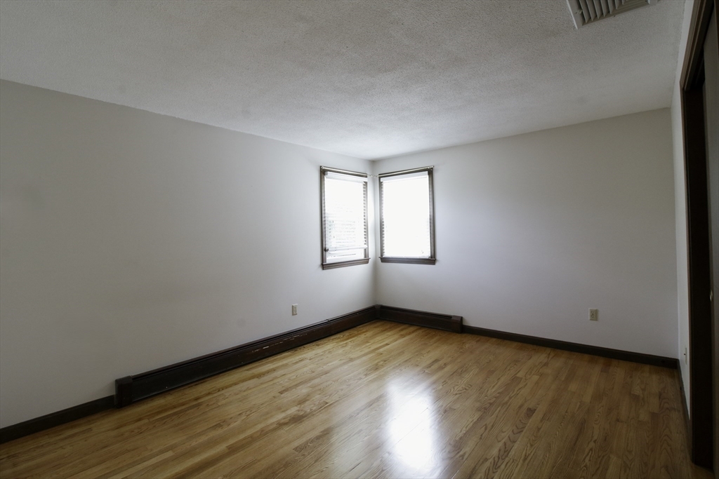 3 bed, 1 bath apartment for rent at 116 Bliss St, Fall River — photo 16 of 23
