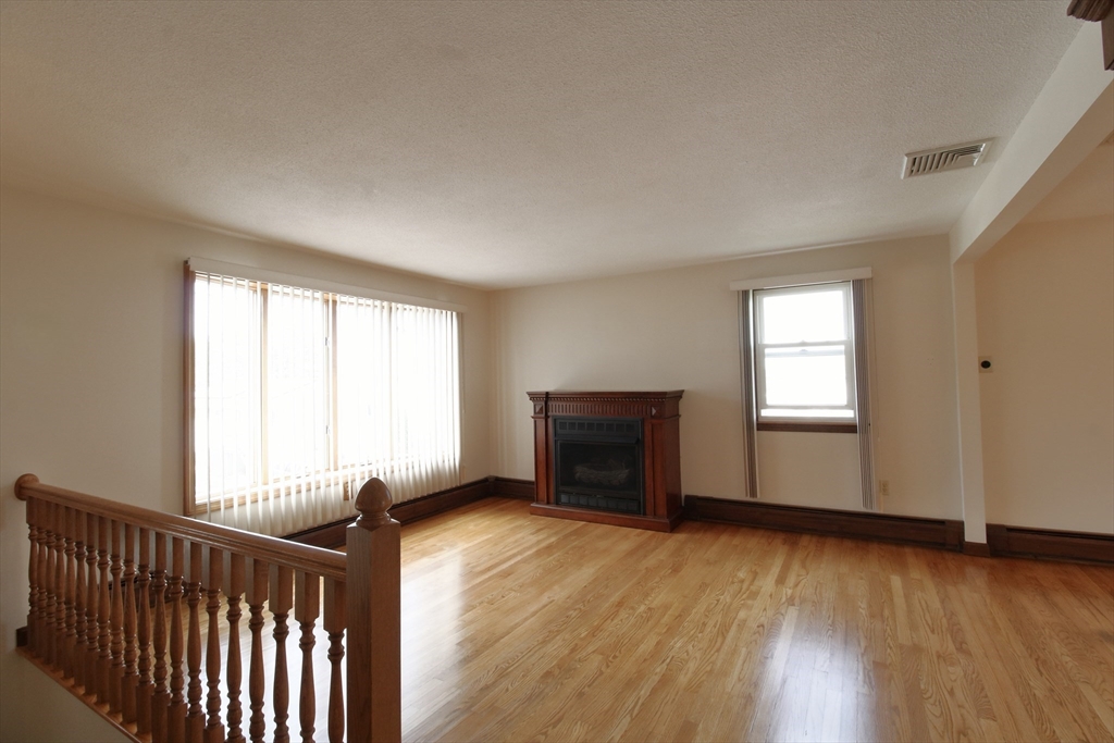 3 bed, 1 bath apartment for rent at 116 Bliss St, Fall River — photo 10 of 23