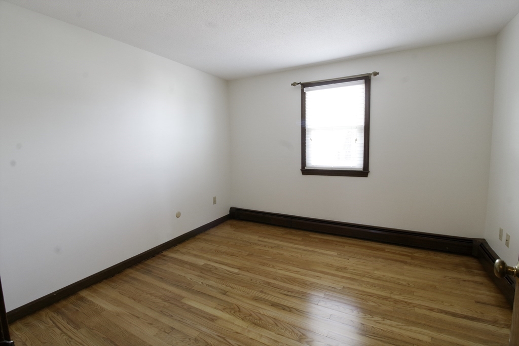 3 bed, 1 bath apartment for rent at 116 Bliss St, Fall River — photo 14 of 23