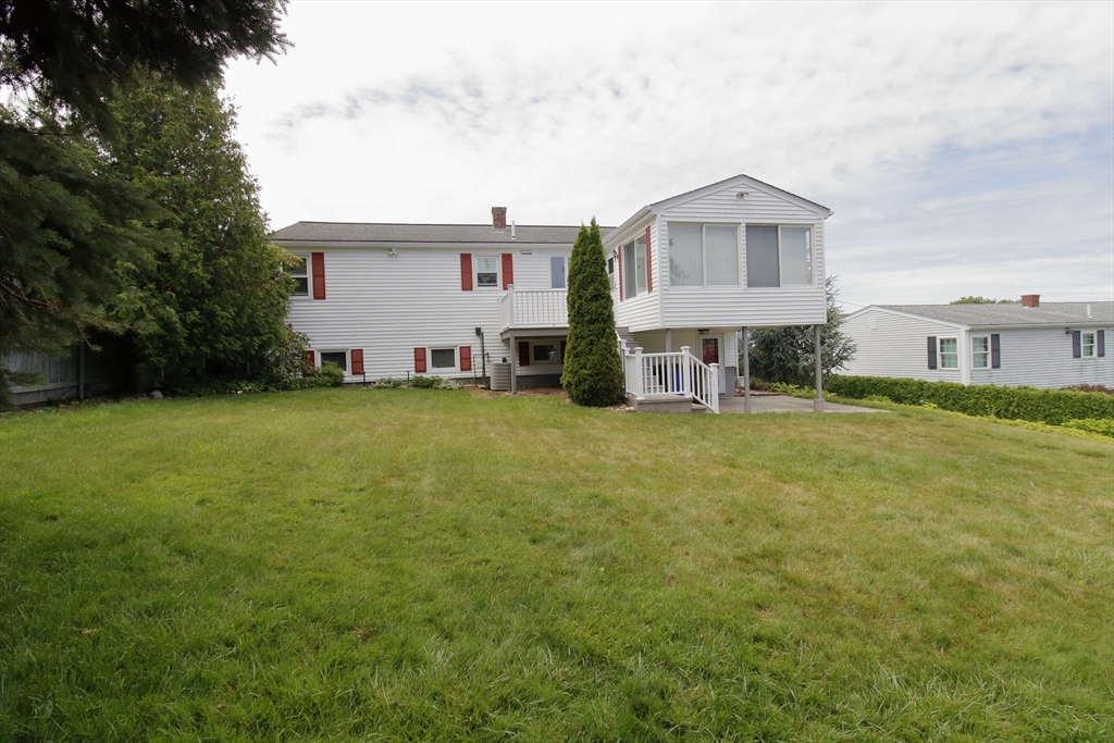 3 bed, 1 bath apartment for rent at 116 Bliss St, Fall River — photo 2 of 23