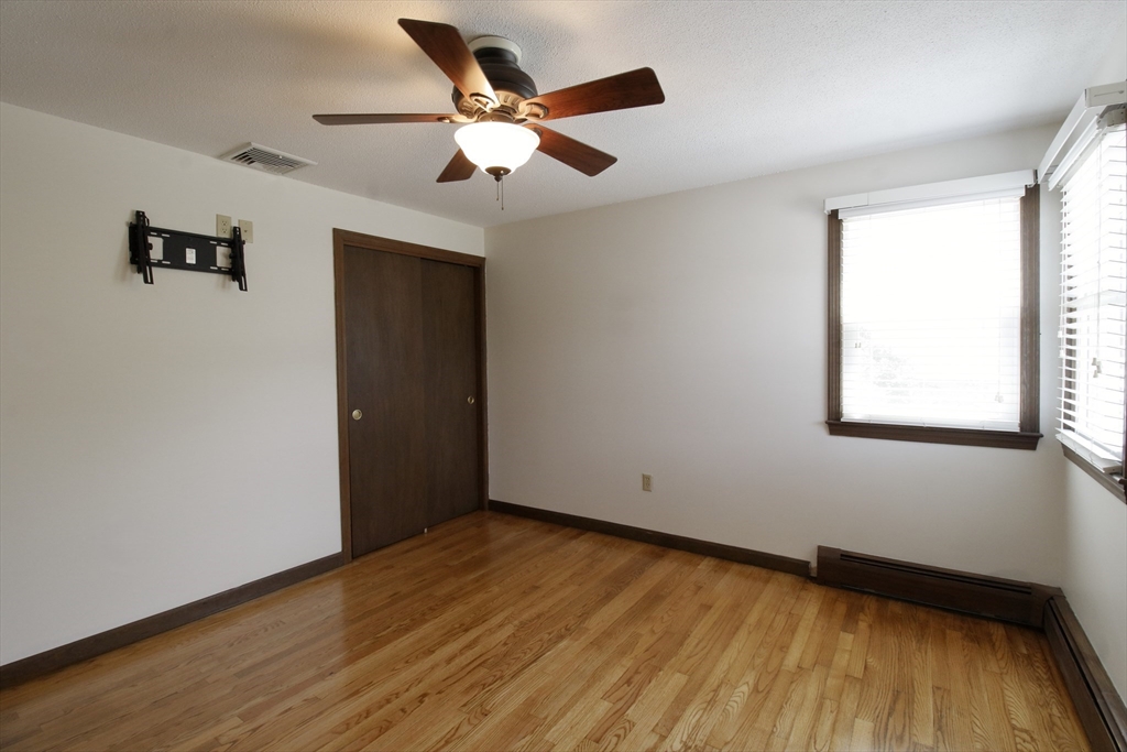 3 bed, 1 bath apartment for rent at 116 Bliss St, Fall River — photo 15 of 23