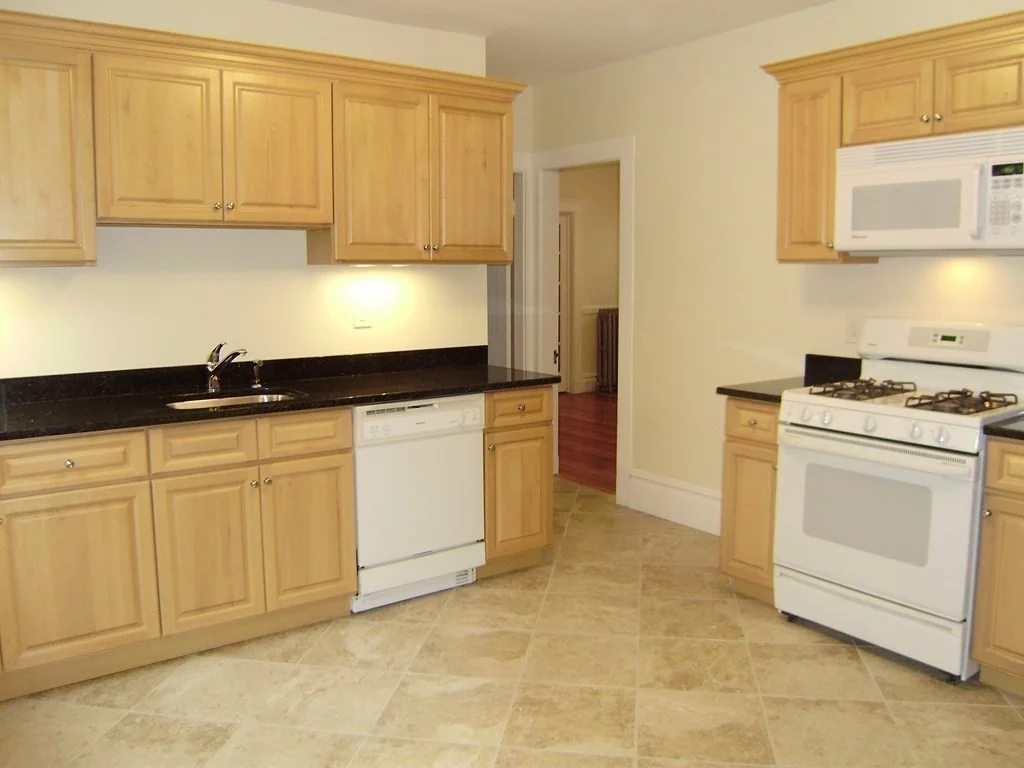 3 bed, 1 bath apartment for rent at 116 Browne St Unit 1, Brookline — photo 5 of 9