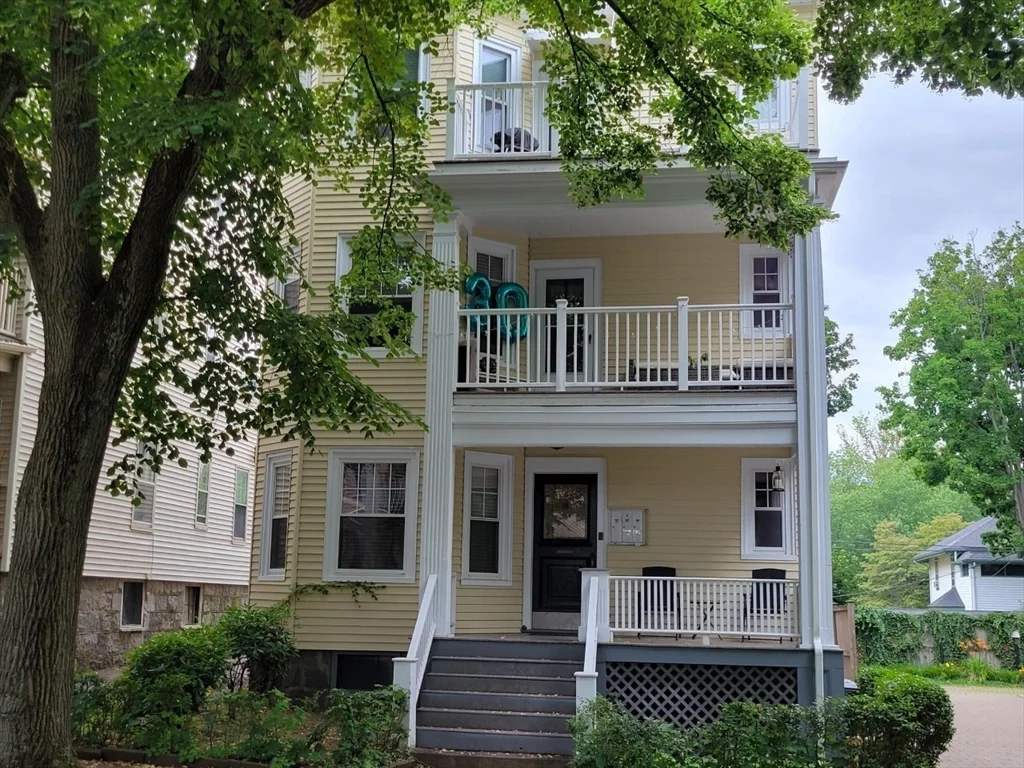 3 bed, 1 bath apartment for rent at 116 Browne St Unit 1, Brookline — photo 1 of 9