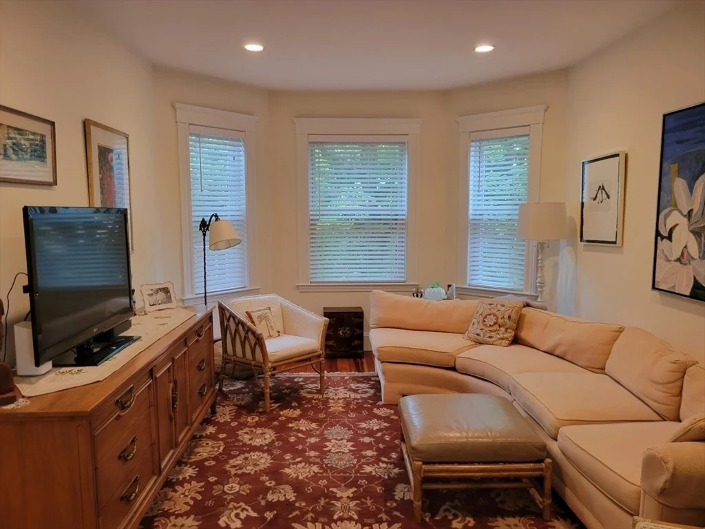3 bed, 1 bath apartment for rent at 116 Browne St Unit 1, Brookline — photo 3 of 9