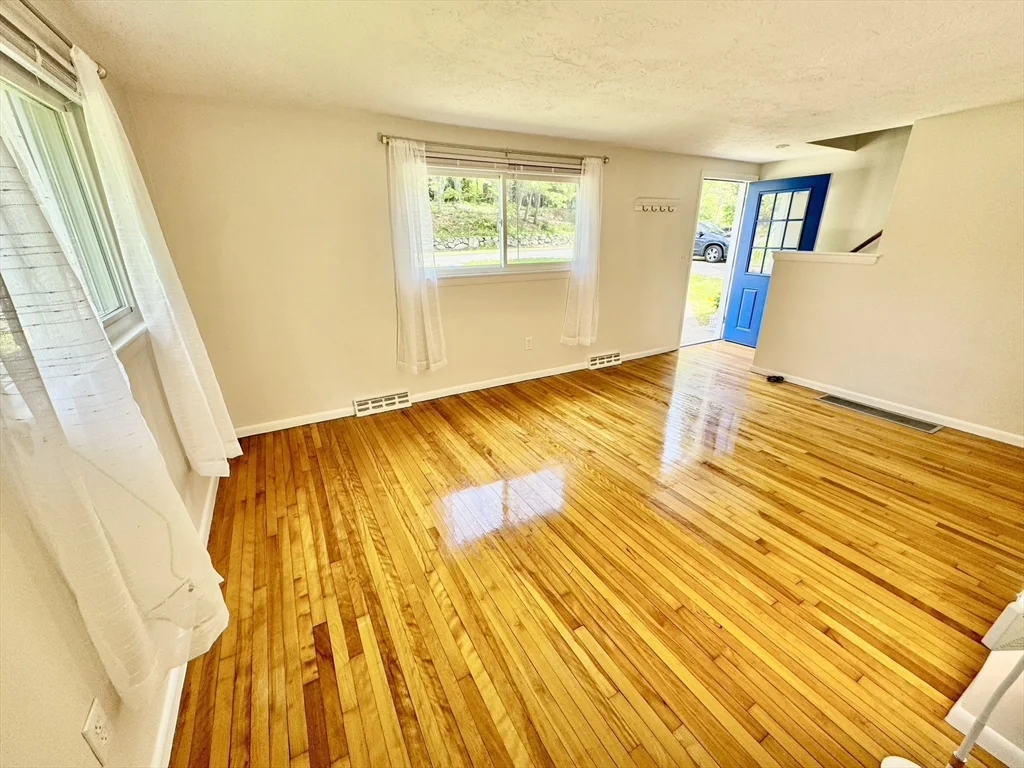 2 bed, 1 bath apartment for rent at 116 Central St Unit 116, Acton — photo 3 of 13