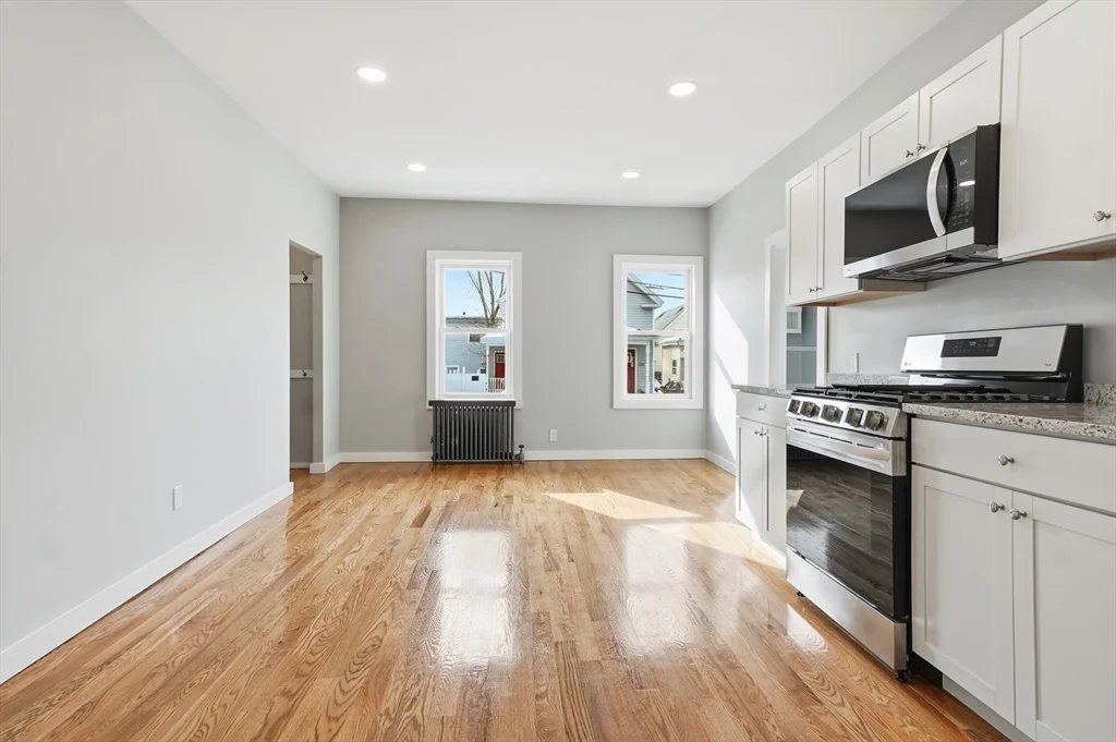 5 bed, 2 bath apartment for rent at 116 Coburn Unit 116, Lowell — photo 3 of 38