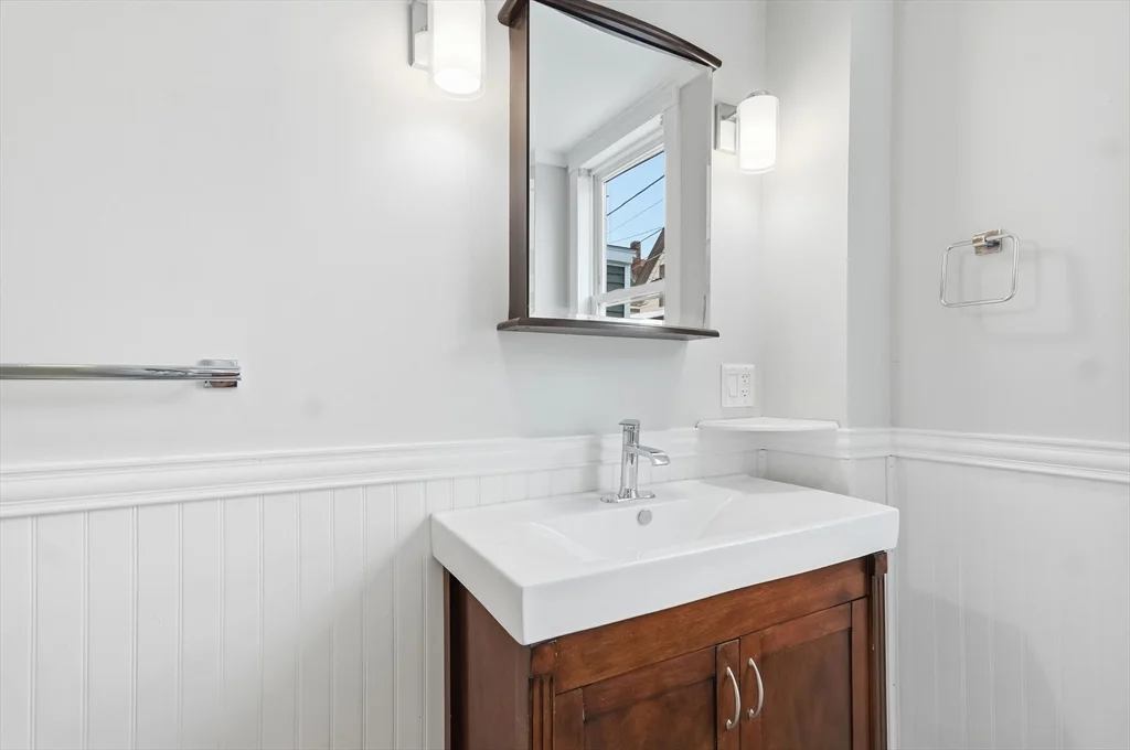 5 bed, 2 bath apartment for rent at 116 Coburn Unit 116, Lowell — photo 26 of 38