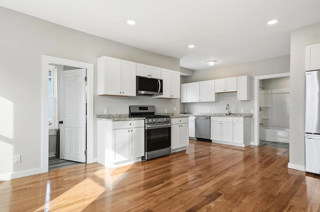 5 bed, 2 bath apartment for rent at 116 Coburn Unit 116, Lowell — photo 2 of 38