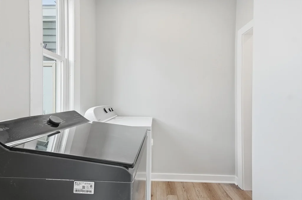 5 bed, 2 bath apartment for rent at 116 Coburn Unit 116, Lowell — photo 36 of 38