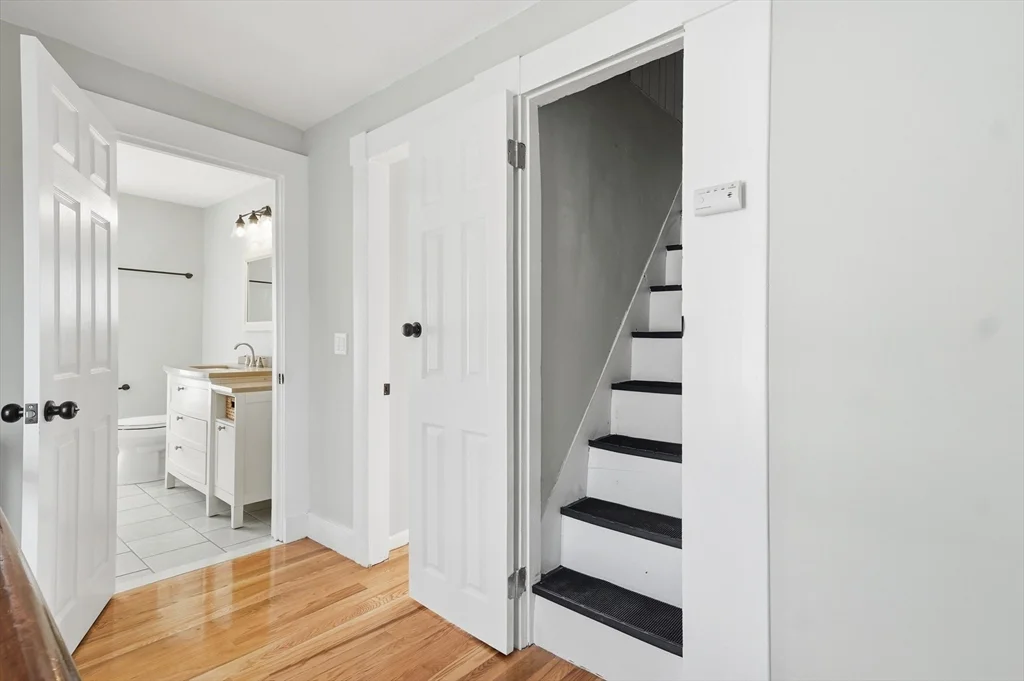 5 bed, 2 bath apartment for rent at 116 Coburn Unit 116, Lowell — photo 23 of 38