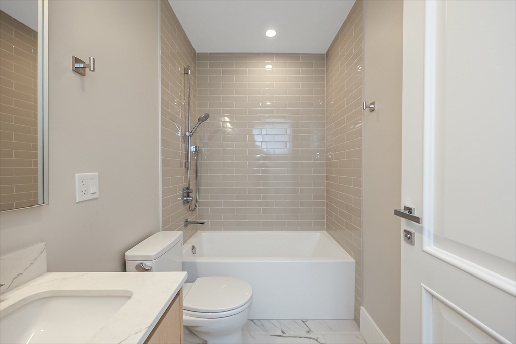 4 bed, 4+ bath apartment for rent at 116 Columbia St Unit 2, North Brookline — photo 17 of 36