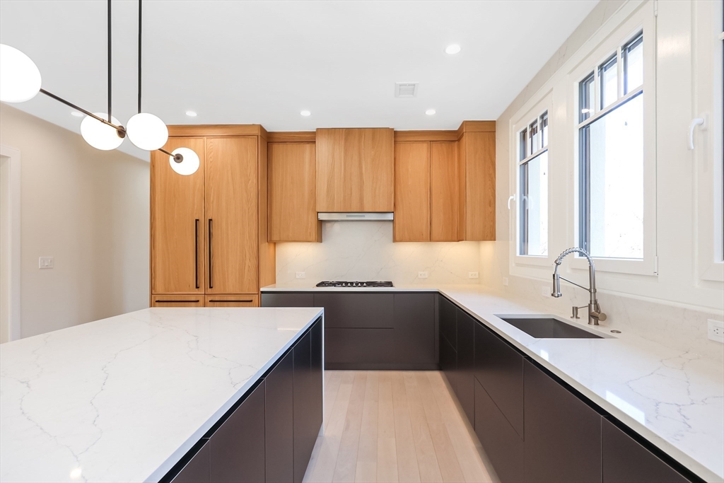 4 bed, 4+ bath apartment for rent at 116 Columbia St Unit 2, North Brookline — photo 8 of 36