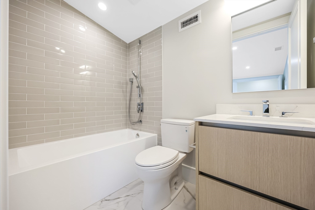4 bed, 4+ bath apartment for rent at 116 Columbia St Unit 2, North Brookline — photo 27 of 36