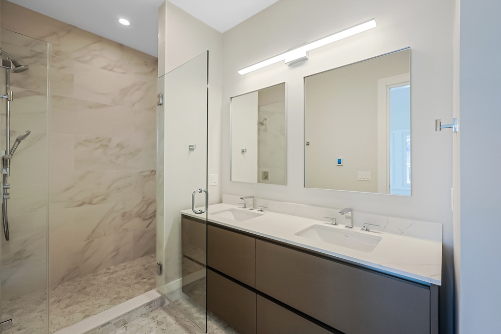 4 bed, 4+ bath apartment for rent at 116 Columbia St Unit 2, North Brookline — photo 23 of 36
