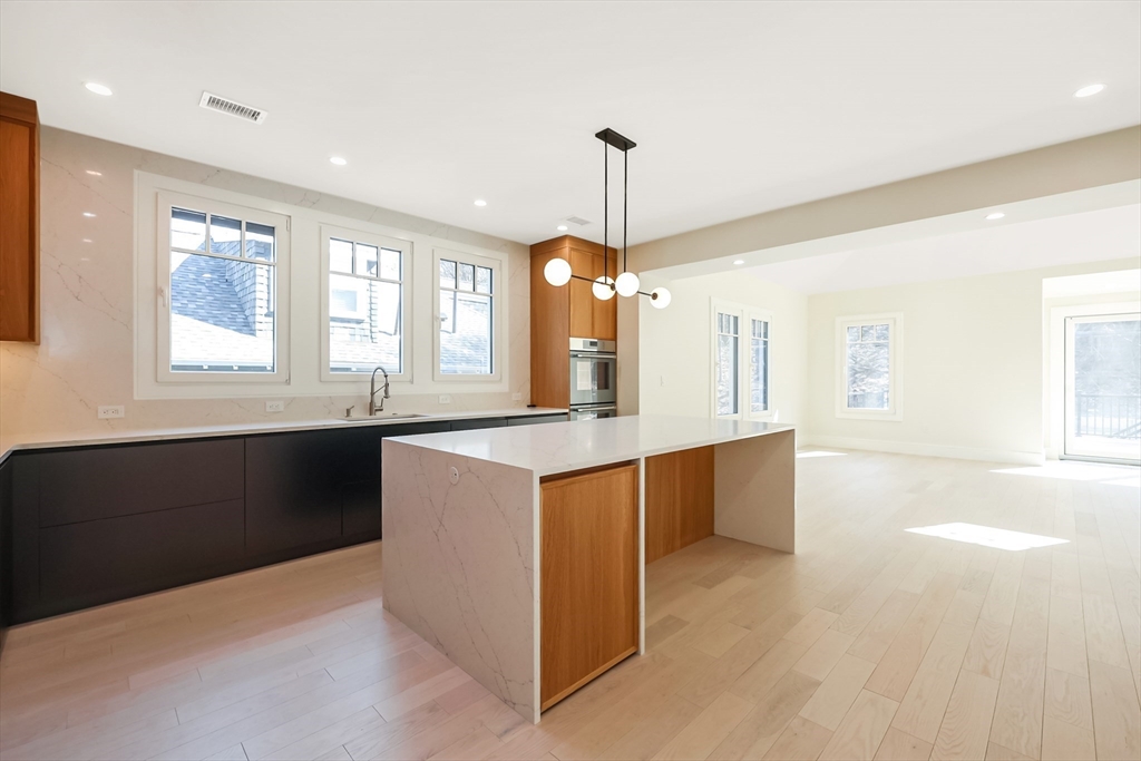 4 bed, 4+ bath apartment for rent at 116 Columbia St Unit 2, North Brookline — photo 4 of 36