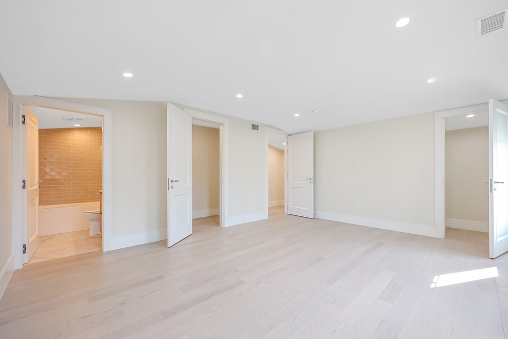 4 bed, 4+ bath apartment for rent at 116 Columbia St Unit 2, North Brookline — photo 30 of 36